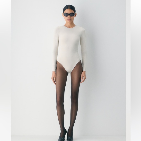 Aritzia Original Contour Crew Bodysuit size Medium Matte Pearl nwot - Picture 1 of 16